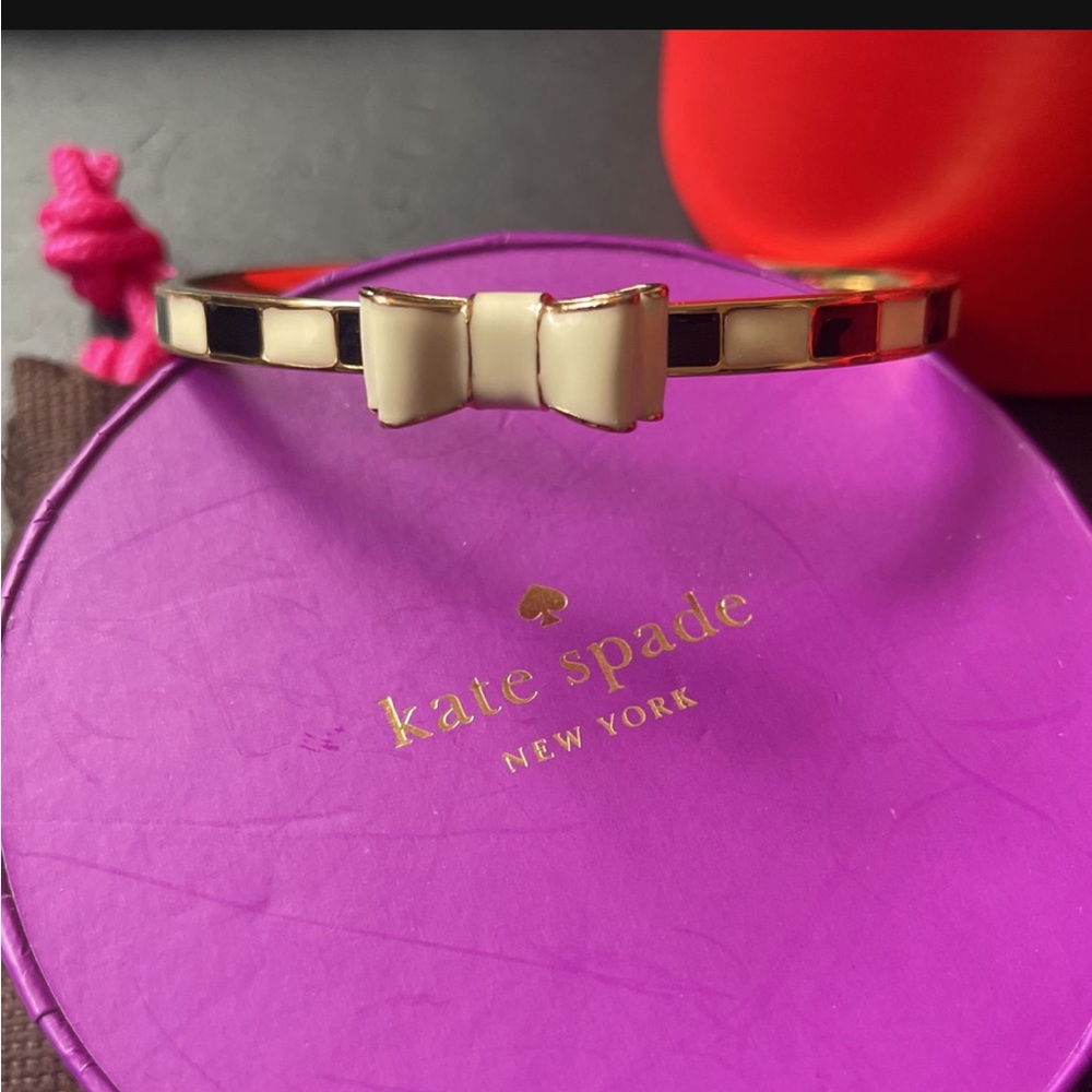 Kate Spade New York-Take A Bow-cream & black bangle bracelet